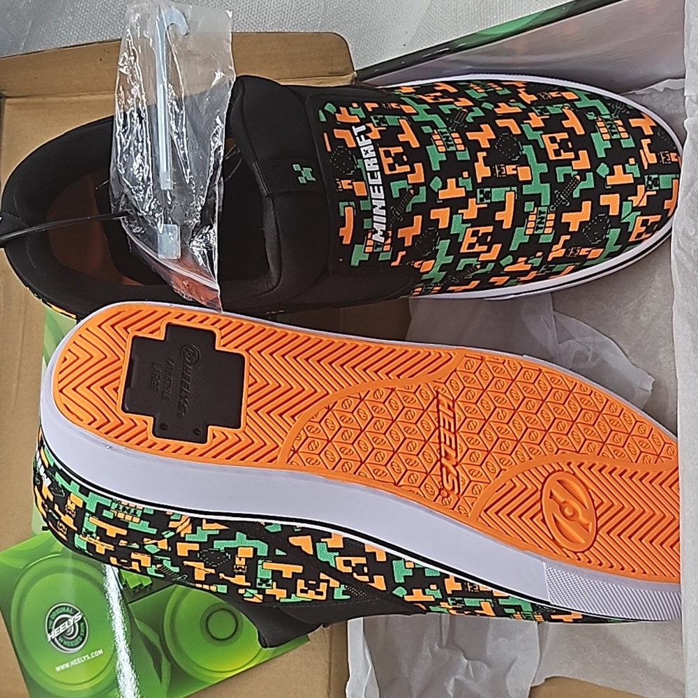 Minecraft Heeleys, Mens Size 12, New in Box